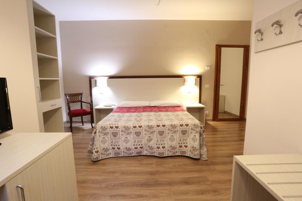 Hotel Europa Foggia Exteriör bild