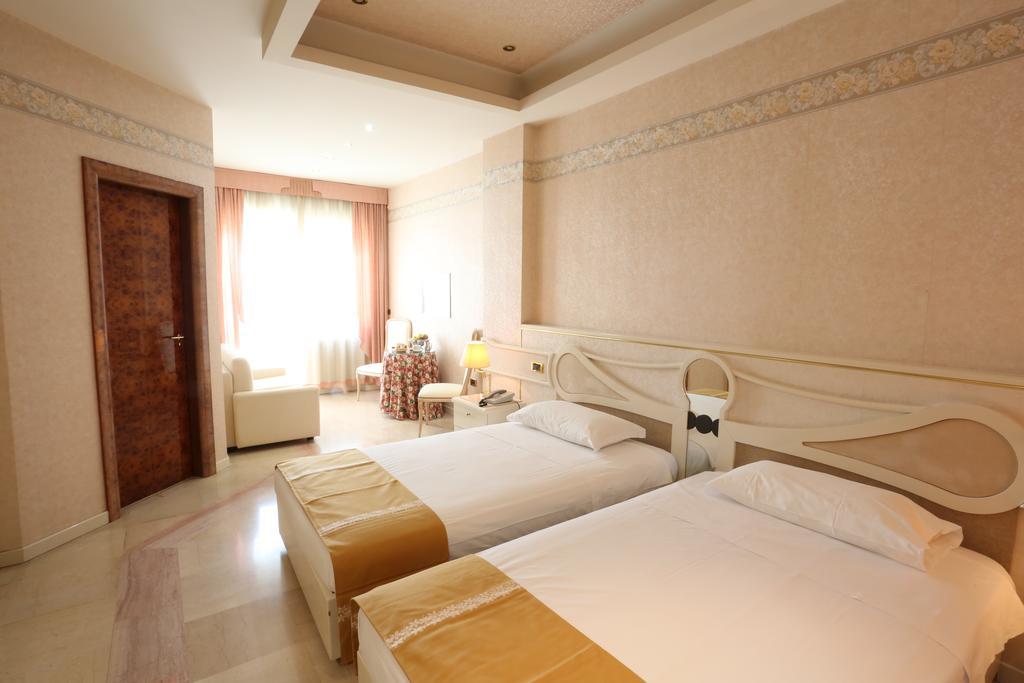 Hotel Europa Foggia Exteriör bild