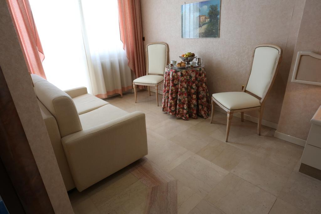 Hotel Europa Foggia Exteriör bild