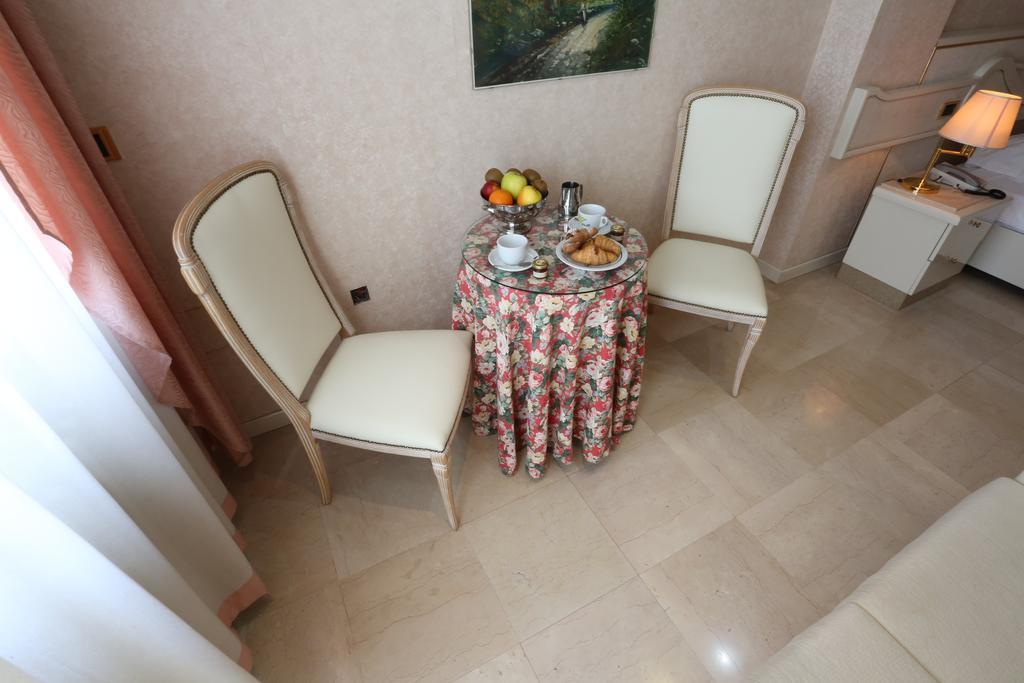 Hotel Europa Foggia Exteriör bild