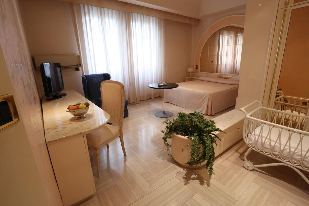 Hotel Europa Foggia Exteriör bild