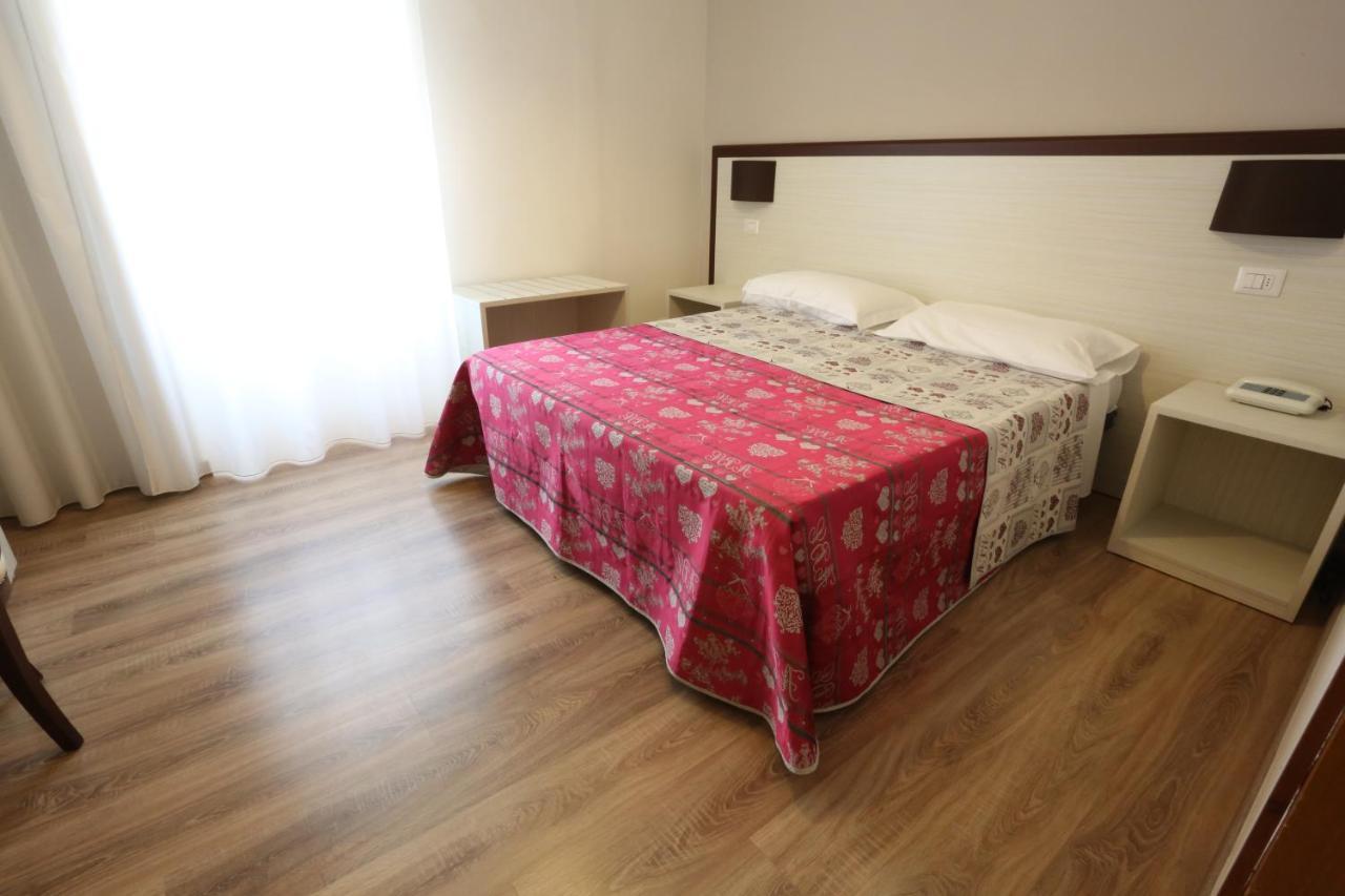 Hotel Europa Foggia Exteriör bild