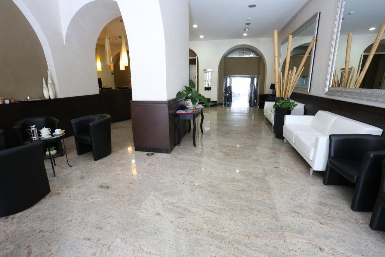 Hotel Europa Foggia Exteriör bild