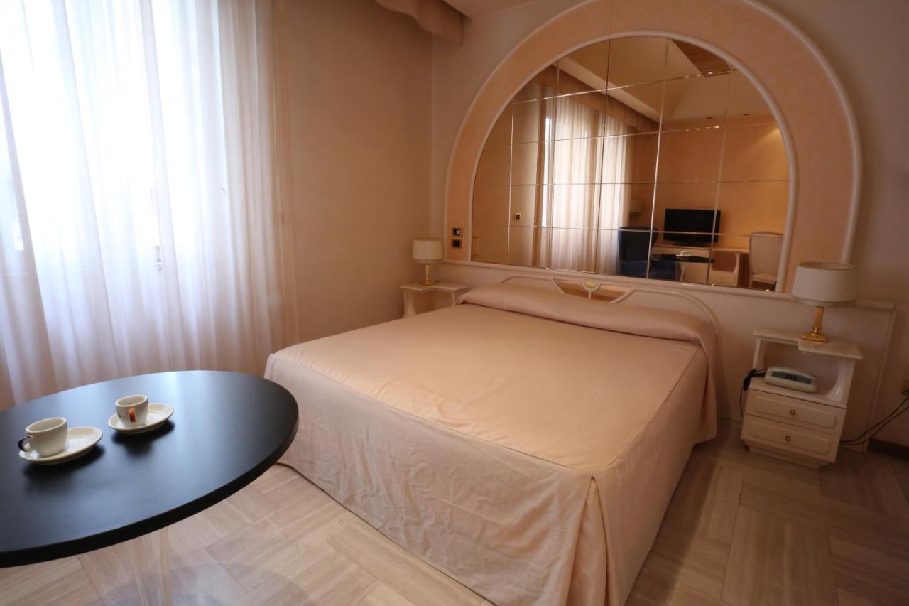 Hotel Europa Foggia Exteriör bild